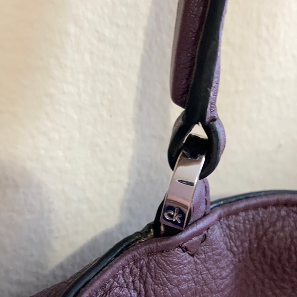 Calvin Klein burgundy bag - Picture 6 of 11